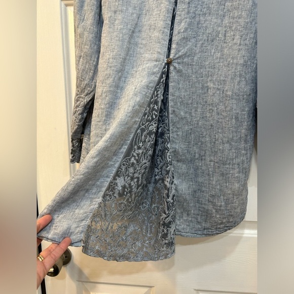 Chico's Button Down Blouse Linen Lace Inset Embroidered Blue Art To Wear Size S - Picture 9 of 12